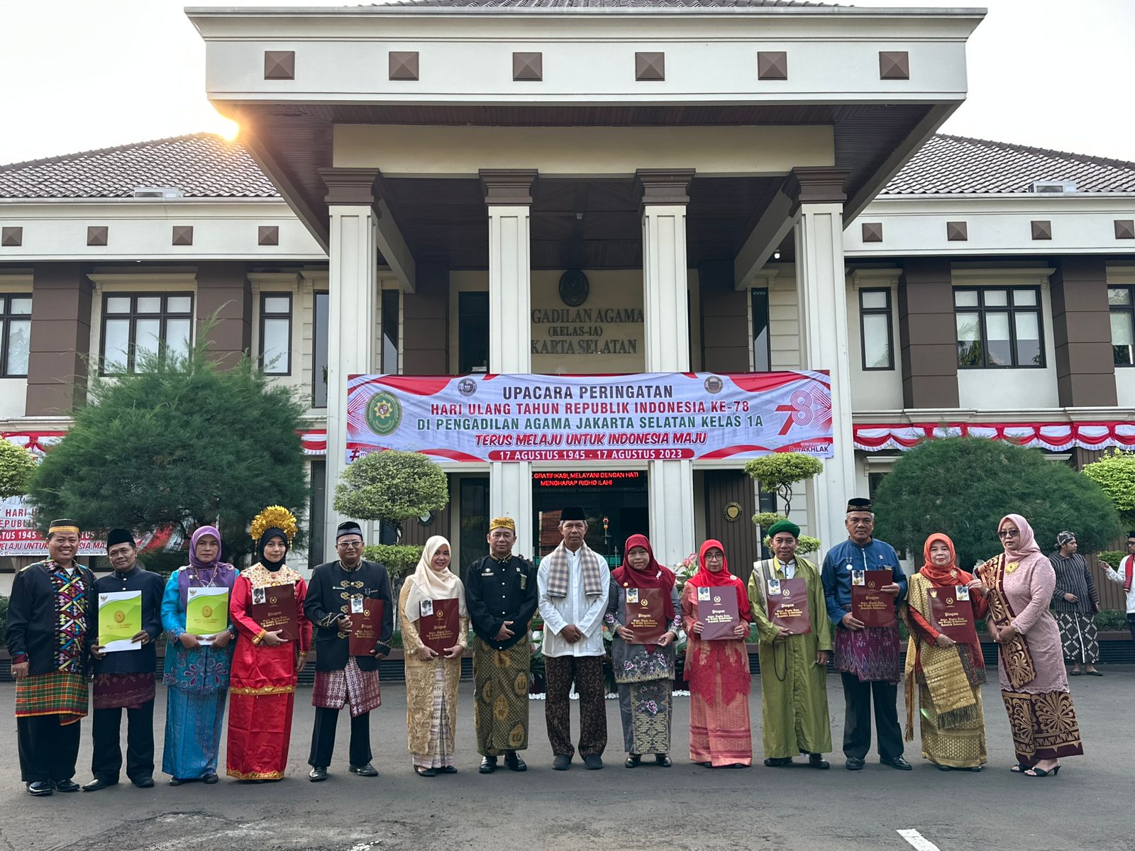 penerima penghargaan